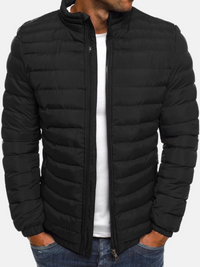 Esplora la nostra collezione di cappotto invernale uomo e scopri il perfetto equilibrio tra stile e calore. Per chi cerca una giacca elegante uomo, offriamo opzioni incantevoli che sposano perfettamente eleganza e comfort. La giacca trapuntata uomo si distingue per il suo design sofisticato e struttura termica. Le giacche invernali uomo eleganti e i cappotti invernali da uomo sono ideali per affrontare l'inverno con classe.