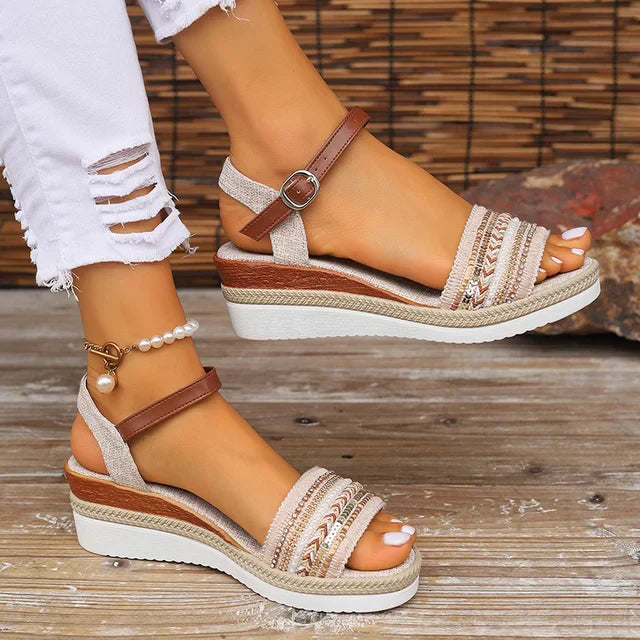 Scopri i Sandales Orthopédiques Nida – Conforto e Stile per Tutta la Giornata Comfort ed Eleganza Quotidiana I Sandali Ortopedici Nida combinano un comfort ottimale con uno stile elegante, progettati per accompagnarti durante tutta la tua giornata. Realizzati con cura, questi sandali offrono il supporto necessario per lunghe passeggiate mantenendo un look raffinato adatto a qualsiasi occasione..