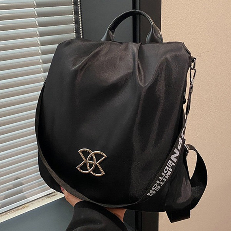 Scopri l'eleganza con il "Mode Élégante" - Zaino da viaggio di tendenza Scopri Mode Élégante, lo zaino da viaggio ideale per chi cerca un perfetto equilibrio tra stile e funzionalità. Con la sua generosa capacità e il design alla moda, questo zaino è perfetto per gli avventurieri urbani e i viaggiatori frequenti. Realizzato con materiali di alta qualità, offre una durata eccezionale mantenendo un look elegante. Grazie alla sua impermeabilità e resistenza all'usura, è una scelta pratica per ogni esigenza di