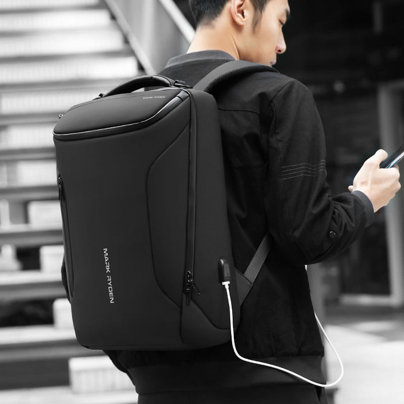 Scopri il Nomade - Zaino Impermeabile con Porta USB e Compartimento Digitale! Lo zaino impermeabile Nomade è la scelta ideale per chi cerca un mix di funzionalità e stile. Progettato con un'apertura innovativa a 108°, questo zaino consente un accesso facile e veloce ai tuoi effetti personali. Con una capacità di 20-35L e un compartimento digitale dedicato, il Nomade diventa il compagno perfetto per le tue avventure all'aria aperta o per gli spostamenti quotidiani. Realizzato con materiali di qualità,.