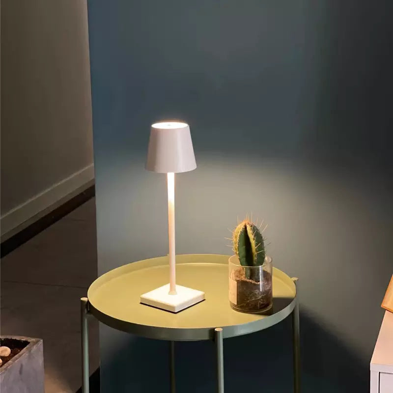 LuminaTouch - La lampe de table qui révolutionne votre aménagement intérieur !