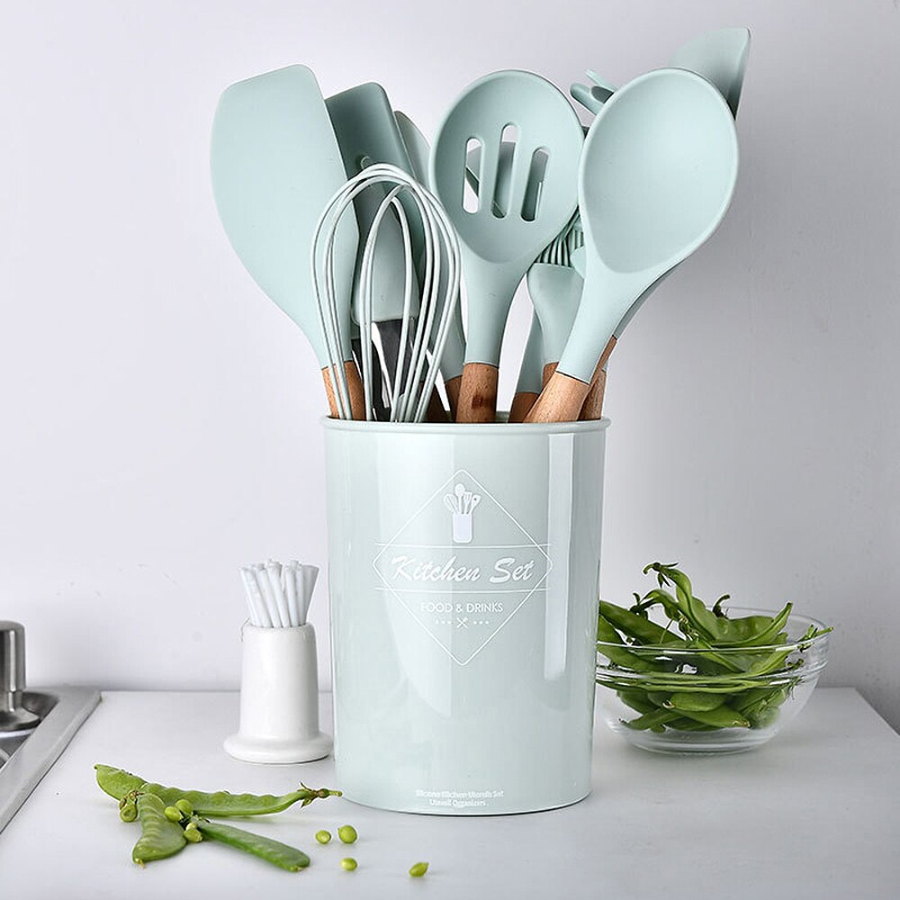 ensemble d'ustensiles, outils et accessoires de cuisine