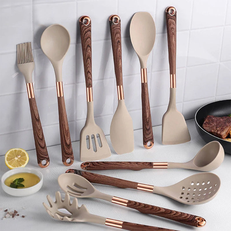 une spatule silicone avec des ustensiles pour cuisine