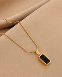 Collana Nera – Eleganza in Nero e Oro