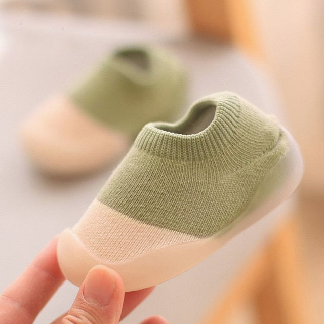 Chaussures pieds nus et chaussons pour bébés en cuir souple pour l'hiver