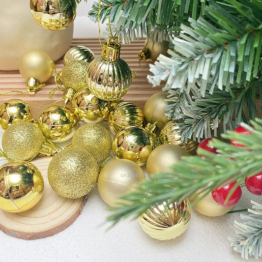 Décoration de Noël avec boules et cadeaux élégants