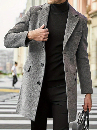 Un élégant manteau noir pour homme