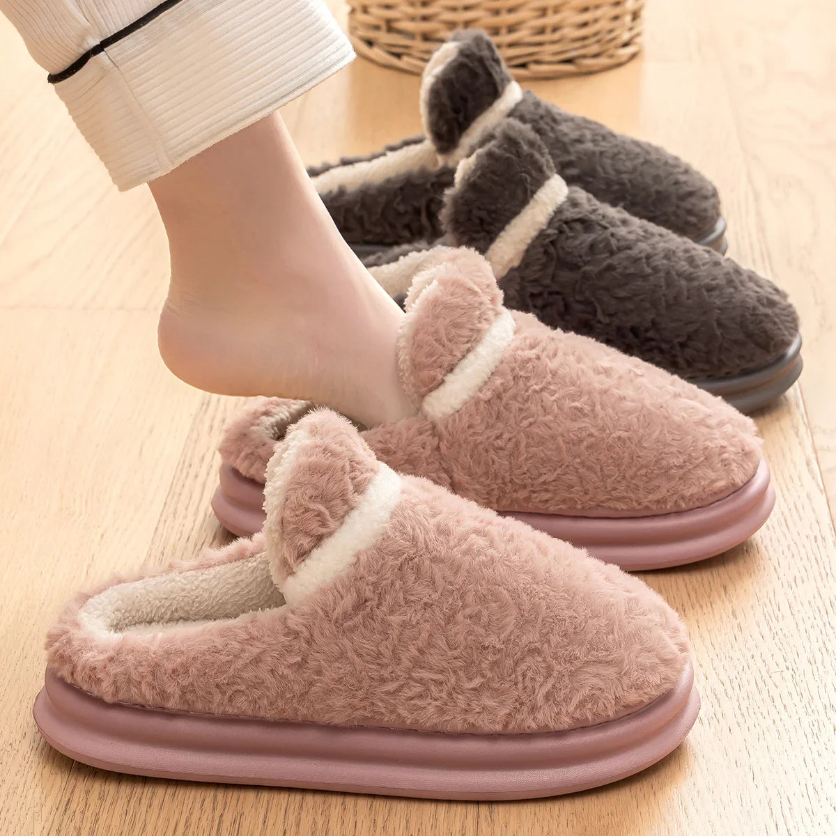 Chaussons fourrés et confortables pour femmes, idéaux pour l'hiver