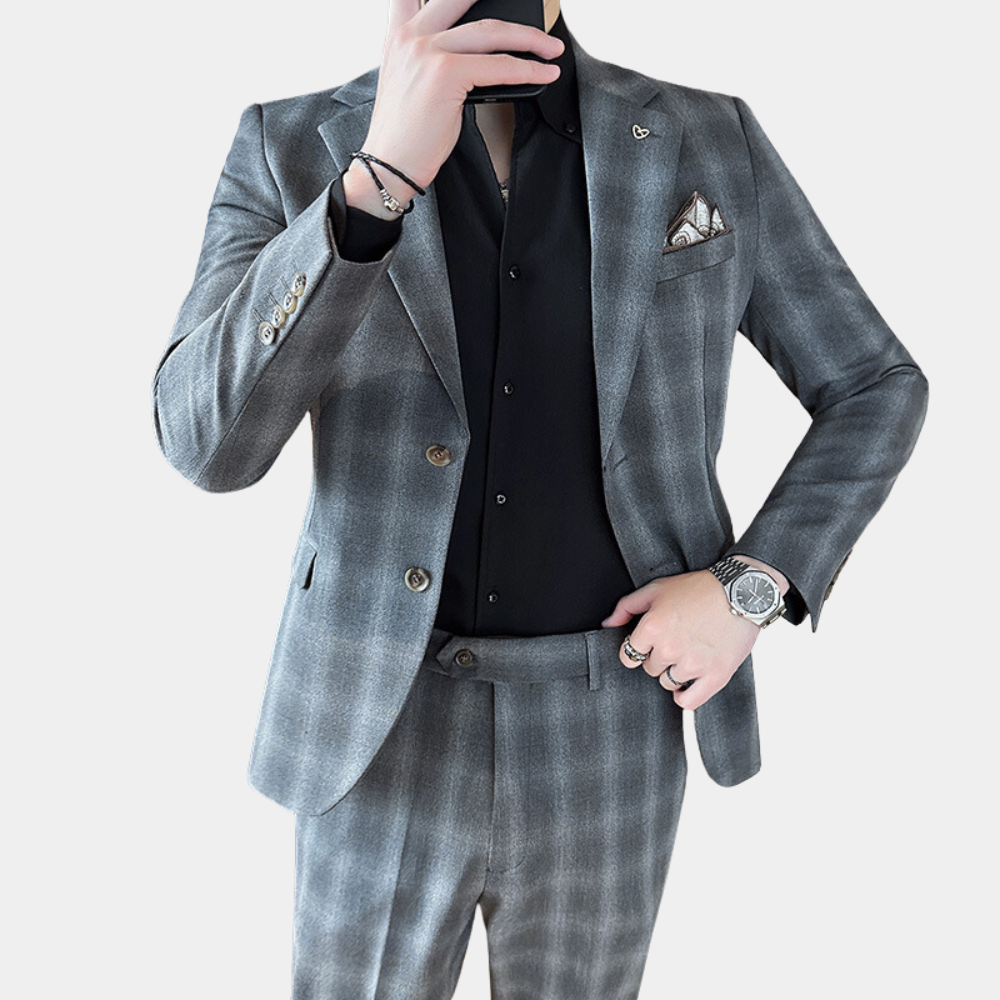 abito elegante uomo, abito uomo estivo, abito uomo primavera estate, abito cerimonia uomo, moda, abbigliamento, completo, eleganza, stile, giacca, formale, tendenza, abito, pantaloni, fashionista, moda online, alta moda, stile maschile, uomo elegante, outfit uomo cerimonia, outfit formale uomo, look maschile sofisticato, moda uomo raffinata, eleganza maschile primavera estate, moda uomo estate