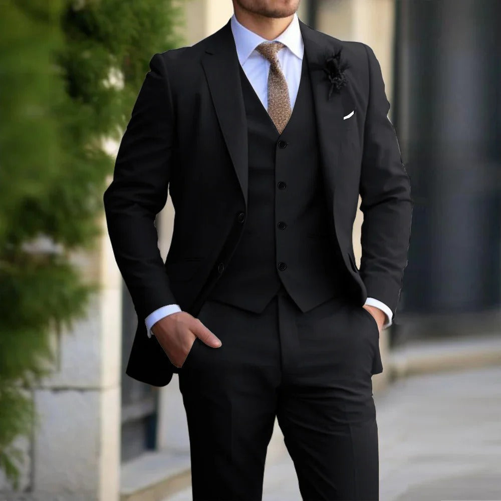 abito tre pezzi uomo, abito formale uomo, completo elegante uomo, abito slim fit uomo, abito matrimonio uomo, vestito uomo cerimonia, abito uomo con gilet, abbigliamento elegante uomo, sartoria, eleganza, smart casual men, mens designer clothes, mens outfits, clothes for men, mens summer outfits, mens summer fashion, business casual men