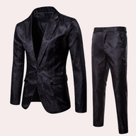 abito uomo elegante, blazer uomo estivo, pantaloni uomo eleganti, abito cerimonia uomo, abito formale uomo, completo business uomo, abito sartoriale uomo, moda uomo estiva, abiti eleganti, abbigliamento formale, outfit elegante, classico e moderno, completo uomo due pezzi, tessuto traspirante uomo