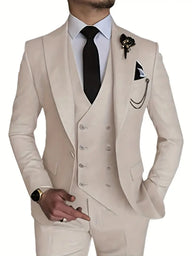 abito uomo elegante, completo tre pezzi uomo, giacca uomo elegante, pantaloni eleganti uomo, gilet uomo elegante, abito formale uomo, abito ufficio uomo, abito business uomo, abito sartoriale uomo, abiti eleganti, abbigliamento formale, abito sartoriale, giacca elegante, stile maschile, abiti su misura, abbigliamento cerimonia