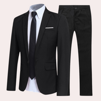 abito uomo estivo, abito slim fit uomo, abito per cerimonia, abito uomo moderno, abito elegante uomo, abito uomo matrimonio, abito uomo taglio moderno, abbigliamento elegante, completo uomo, giacca sartoriale, abbigliamento cerimonia, abito per eventi formali, moda formale