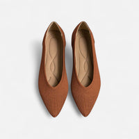 Testo alternativo: ballerine donna, ballerine comfort, ballerine eleganti, ballerine slip on, ballerine flessibili, ballerine leggere, ballerine punta, scarpe donna eleganti, scarpe donna comfort, scarpe flessibili, scarpe slip on, scarpe leggere, calzature donna, scarpe moda donna, ballerine moda, calzature comode, scarpe donna punta, ballerine vestibilità comoda, scarpe donna leggere, scarpe elastiche, ballerine pratiche, ballerine raffinate, ballerine trendy