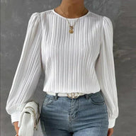 blusa elegante donna, blusa in cotone, camicia elegante donna, moda femminile, abbigliamento femminile, top eleganti, camicette donna, bluse estive, camicie eleganti, t shirt elegante, abbigliamento italiano, stile e qualità italiana, outfit donna raffinato, moda estate donna, top raffinati, bluse leggere, abiti donna casual chic, camicia cotone donna, eleganza donna, moda donna made in Italy
