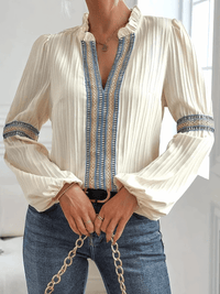 blusa elegante donna, blusa manica lunga donna, blusa leggera donna, moda donna, abbigliamento donna, camicette donna, look femminile, moda femminile, stile donna, blusa raffinata donna, camicia femminile leggera, camicette eleganti per donne, stile femminile contemporaneo, tendenze moda abbigliamento donna, abbigliamento elegante donna, abito donna casual raffinato, moda donna stile moderno