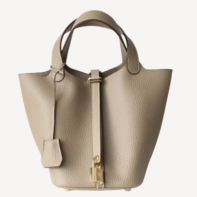 borsa a mano donna, borsa di lusso, borsa elegante donna, borsa chic, borsa moderna, borsa organizzata, sac à main de luxe, sac à main femme, sac à main élégant, sac pratico, borsa pratica donna, borsa a mano donna, borsa di lusso, borsa elegante donna, borsa chic, borsa moderna, borsa organizzata, sac à main de luxe, sac à main femme, sac à main élégant, sac pratico, borsa pratica donna