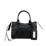 Scopri la borsa a mano in pelle dal design raffinato e qualità superiore. Questa borsa elegante donna è perfetta per completare look chic in ogni occasione. Realizzata con cura, la borsa artigianale pelle unisce stile e durata, rendendo la borsa a mano in pelle un accessorio immancabile.