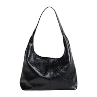 borsa a spalla, borsa hobo, borsa casual, borsa capiente, borsa leggera, borsa con pochette, borsa quotidiana, borsa stile casual, borsa con tasca interna. Borsa hobo dal design casual, adatta all’uso quotidiano e realizzata in materiale leggero. Presenta una silhouette ampia e capiente, una comoda tasca interna e include una pochette abbinata. Perfetta per uno stile casual pratico.