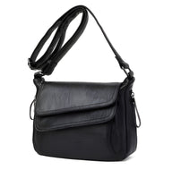 borsa a tracolla, borsa vegana, borsa ecologica, borsa doppio scomparto, borsa a tracolla elegante, crossbody bag, everyday bag, multi purpose bag, office bag, shoulder bag, vegan leather bag, strap bag, leather crossbody bag, crossbody bags for women, work bags for women, leather bag. Borsa a tracolla versatile, elegante e sostenibile, adatta per l’uso quotidiano, da lavoro o per occasioni formali, con doppi scomparti, design pratico e materiali vegani.