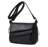 borsa a tracolla, borsa vegana, borsa ecologica, borsa doppio scomparto, borsa a tracolla elegante, crossbody bag, everyday bag, multi purpose bag, office bag, shoulder bag, vegan leather bag, strap bag, leather crossbody bag, crossbody bags for women, work bags for women, leather bag. Borsa a tracolla versatile, elegante e sostenibile, adatta per l’uso quotidiano, da lavoro o per occasioni formali, con doppi scomparti, design pratico e materiali vegani.