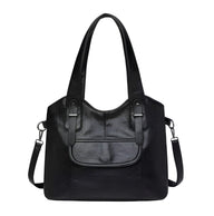 borsa minimalista, borsa capiente, borsa a tracolla regolabile, borsa moderna, borsa da viaggio, borsa lavoro, shoulder bag, vegan leather, women's accessories, everyday bag, crossbody bag. Borsa elegante e pratica in vegan leather, ideale come everyday bag o borsa da viaggio, dotata di tracolla regolabile. Design minimalista e moderno perfetto per il lavoro o l'uso quotidiano tra gli accessori da donna.