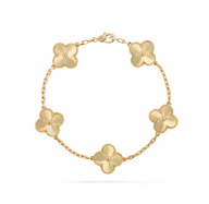 bracciale quadrifoglio oro, bracciale portafortuna, accessori eleganti, gioielli moda, bracciale ciondoli, bracciale donna, bracciale moda, gioielli quadrifoglio, accessori moda donna, bracciale alla moda, bracciale charme, bracciale da donna, bracciale elegante, bracciale in oro, gioielli eleganti, bracciale raffinato, accessorio di classe