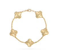 bracciale quadrifoglio oro, bracciale portafortuna, accessori eleganti, gioielli moda, bracciale ciondoli, bracciale donna, bracciale moda, gioielli quadrifoglio, accessori moda donna, bracciale alla moda, bracciale charme, bracciale da donna, bracciale elegante, bracciale in oro, gioielli eleganti, bracciale raffinato, accessorio di classe