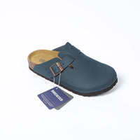 ciabatte unisex, calzature comode, supporto arco plantare, suola antiscivolo, clogs casual, ciabatte eleganti, ciabatte antiscivolo. Ciabatte comode pensate sia per uomo che per donna, caratterizzate da un design semplice ma elegante. La suola antiscivolo e il supporto per l’arco plantare offrono comfort durante l’uso quotidiano. Adatte per ambienti interni o esterni e per chi desidera calzature pratiche dalla linea casual e moderna.