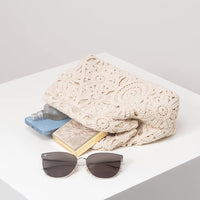 Clutch con trama intrecciata e chiusura magnetica