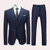 completo uomo elegante, completo tre pezzi uomo, abito formale uomo, pantaloni eleganti uomo, completo classico uomo, abito uomo 3 pezzi, giacca, moda, abbigliamento, elegante, vestito, completo uomo elegante classico, abbigliamento uomo formale, giacca uomo elegante, pantaloni uomo classici, moda maschile formale, completo elegante uomo 3 pezzi, abbigliamento uomo elegante, vestito classico