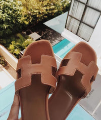 Sandali in pelle moderni con design a H
