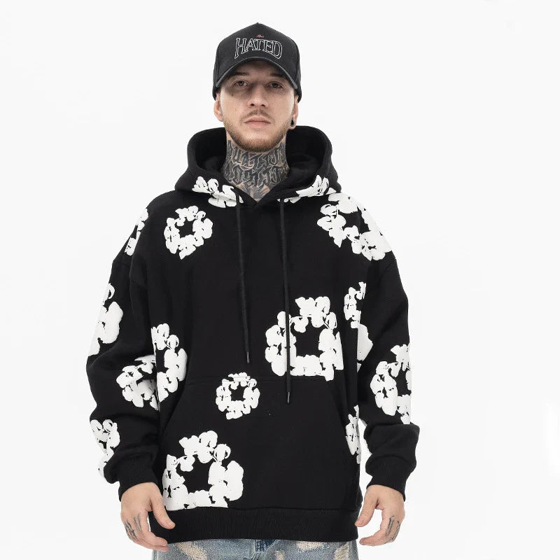 felpa con cappuccio, abbigliamento streetwear, felpa in cotone, felpa ricamata, felpa casual, abbigliamento casual, abbigliamento urban, felpa con cappuccio uomo, felpa uomo. Modello con felpa in cotone ricamata, dallo stile urban e casual, ideale per look streetwear maschili. Perfetta per il tempo libero, la felpa con cappuccio unisce comfort e tendenza per l’abbigliamento uomo contemporaneo.