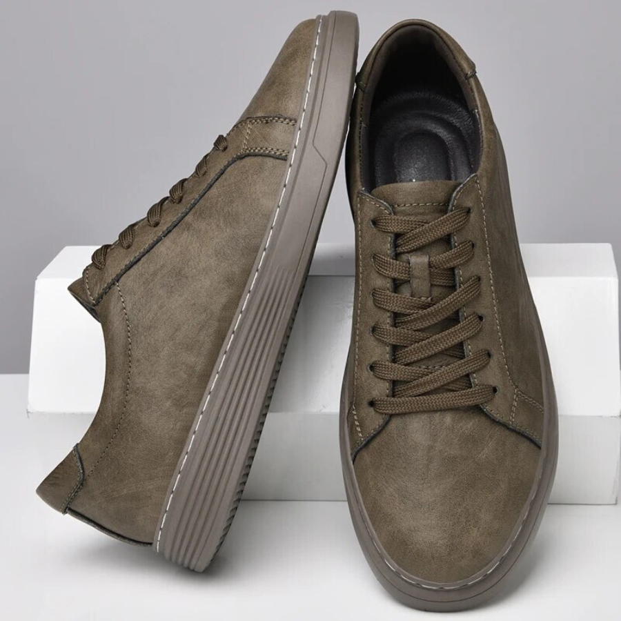 mens jackets, mens clothing, mens fashion giacche da uomo, abbigliamento da uomo, moda maschile. Giacche da uomo esposte in vetrina o indossate da modelli, rappresentano diverse opzioni di abbigliamento da uomo. I capi mostrano stili e tendenze della moda maschile, evidenziando l’attenzione ai dettagli tipica delle mens jackets, valorizzando versatilità e comfort nel contesto dell’abbigliamento e moda da uomo.