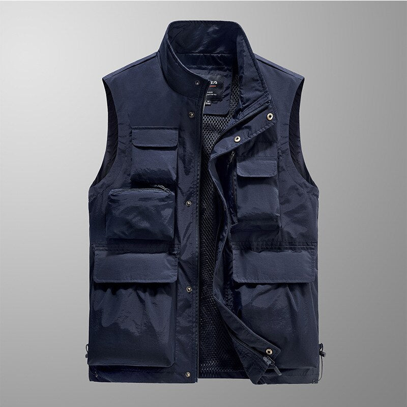 gilet uomo vintage e sportivo ideale per caccia e occasioni casual ed eleganti.Scopri la versatilità del gilet uomo, perfetto per ogni occasione. Dal gilet uomo vintage al moderno smanicato uomo, trova lo stile giusto per te. Ideali per sport e tempo libero, i gilet uomo sportivo e gilet da caccia sono un must-have. Non perdere la varietà del gilet uomo casual e l'eleganza di un gilet uomo elegante. Ogni gilet uomo è pensato per esaltare la praticità e lo stile.
