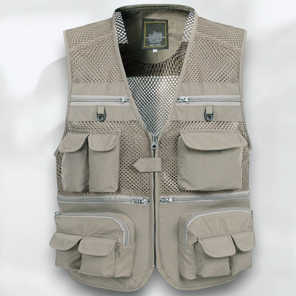 Scopri il nostro vasto assortimento di gilet uomo, incluso il gilet uomo sportivo e il gilet uomo casual, ideali per ogni occasione. Scegli un giubbotto smanicato uomo per un look pratico e moderno o opta per un gilet imbottito uomo perfetto per giornate più fredde. Per le avventure estive, prova il nostro smanicato estivo uomo o uno smanicato leggero uomo. Offriamo anche modelli di gilet uomo da lavoro e gilet uomo vintage per uno stile unico. Non perdere la funzionalità di uno smanicato uomo leggero.