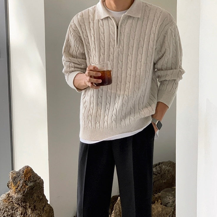 Maglione classico: Eleganza e Comfort per Ogni Occasione Scopri il perfetto equilibrio tra stile e comfort con il nostro maglione classico uomo. Realizzato in un mix pregiato di lana e cotone, questo maglione offre una sensazione avvolgente di morbidezza e calore, ideale per affrontare le stagioni autunnali e invernali con un tocco di eleganza. Il design classico a maglia treccia e la chiusura zip rendono questo maglione uomo elegante una scelta raffinata per qualsiasi occasione. Che tu voglia rinnovare la 