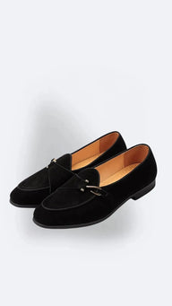 mocassini uomo, scarpe in pelle uomo, scarpe eleganti uomo, scarpe basse uomo, mocassini in camoscio, scarpe traspiranti uomo, scarpe con suola in gomma, mocassini con tacco basso, slip on uomo, calzature uomo eleganti, mocassini eleganti uomo, scarpa uomo comfort, moda uomo scarpe, scarpe classiche uomo, scarpa sobria uomo, scarpe raffinate uomo, scarpa casual chic uomo, calzature comode uomo