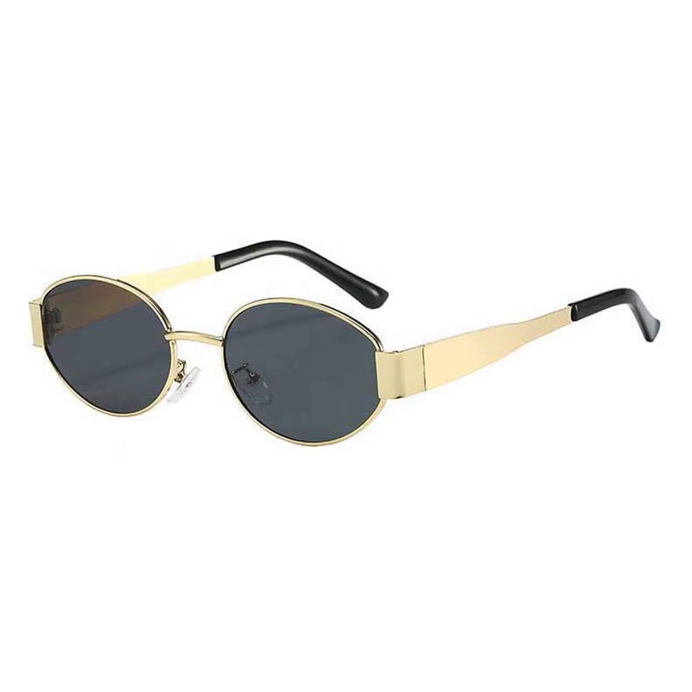 Envy Lunette de Soleil Femme | Retro Tendenza 2025 Stile contemporaneo: ispirato alle ultime tendenze della moda e delle sfilate – per un look sempre al top. Protezione totale UV400: garantisce la protezione degli occhi dai raggi nocivi, offrendo una visione chiara senza distorsioni. Ultra comfort: montatura leggera e ergonomica per un uso confortevole tutto il giorno, senza punti di pressione. Dimensioni: Larghezza dei vetri: 54 mm Altezza dei vetri: 38 mm Ponte nasale: 21 mm Larghezza della montatura (cer