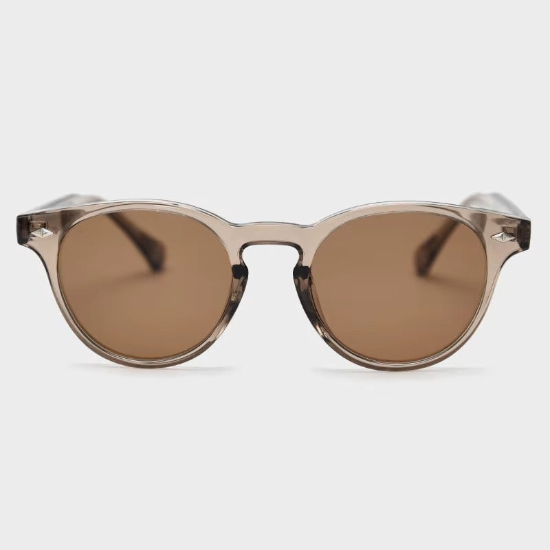 Scopri l'Eleganza con le Lunettes de Soleil Femme marron Le Lunettes de Soleil Femme marron offrono un classico reinventato, con unione perfetta di eleganza e innovazione. Dotate di una iconica forma rotonda, queste occhiali da sole vantano una qualità costruttiva superiore e una tecnologia ottica avanzata, rappresentando una scelta essenziale per le donne che desiderano combinare stile e prestazioni.