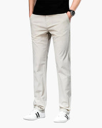 pantaloni con zip, pantaloni casual uomo, pantaloni moda uomo, pantaloni classici uomo, abbigliamento maschile, moda uomo, stile uomo, pantaloni con zip uomo, pantaloni moderni uomo, pantaloni uomo stile casual, pantaloni uomo eleganti, pantaloni da uomo di tendenza, abbigliamento uomo di qualità, pantaloni uomo alla moda, stile maschile moderno, pantaloni uomo classici e versatili