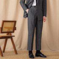 pantaloni gessati, pantaloni formali uomo, pantaloni dritti, pantaloni eleganti uomo, pantaloni elastici, pantaloni grigi, pantaloni ufficio uomo, pantaloni classici uomo, pantaloni maschili per occasioni formali, pantaloni uomo eleganti per lavoro, pantaloni uomo stile classico, pantaloni eleganti grigi, pantaloni dritti per ufficio, pantaloni formali elastici, pantaloni uomo grigi ufficio