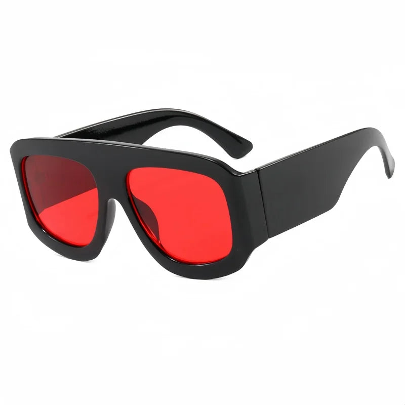 Occhiali da sole quadrati alla moda