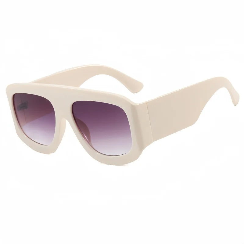 Occhiali da sole quadrati alla moda