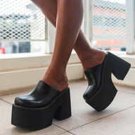 sandali donna con plateau, scarpe con tacco alto, sandali con strass, sandali eleganti donna, calzature donna estate, sandali platform neri, scarpe moda estate, sandali trendy 2023, sandalo alto, sandali donna con plateau, scarpe con tacco alto, sandali con strass, sandali eleganti donna, calzature donna estate, sandali platform neri, scarpe moda estate, sandali trendy 2023, sandalo alto