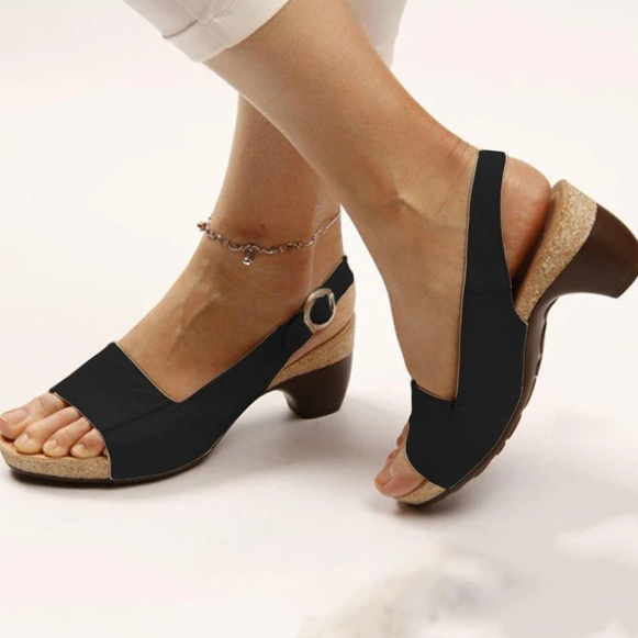 Sandales Orthopédiques Alexa – Supporto ottimale per un comfort quotidiano Comfort e Supporto per i Tuoi PiediScopri le Sandales Orthopédiques Alexa, progettate per promuovere una migliore postura e una distribuzione del peso equilibrata. Questi sandali ortopedici priorizzano la salute dei tuoi piedi offrendo al contempo un design elegante e versatile, perfetto per l'uso quotidiano. Goditi un comfort migliorato senza compromettere il tuo stile. Perché Scegliere le Sandales Orthopédiques Alexa?•
