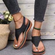 Wynonna | Sandali Ortopedici per Donna – Comfort e Supporto Quotidiano Comfort e Allineamento Ottimali per i Tuoi Piedi Le sandali Wynonna, ortopedici per donna, sono progettati per offrire un supporto costante durante l'intera giornata. Con un design studiato per promuovere un allineamento naturale, assicura che i tuoi piedi si sentano bene dalla mattina alla sera.