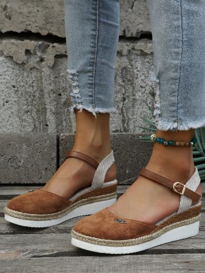Anette Espadrilles – Eleganza e Supporto Tutto il Giorno Comfort e stile riuniti in un'espadrilla Le Espadrillas Ortopediche Confortevoli Anette offrono un equilibrio perfetto tra comfort e stile. Progettate per mantenere i tuoi piedi felici aggiungendo un tocco chic al tuo look quotidiano, queste espadrillas sono ideali per uscite informali o incontri rilassanti. Sono la scelta imprescindibile per le donne che valorizzano sia il comfort che la moda.