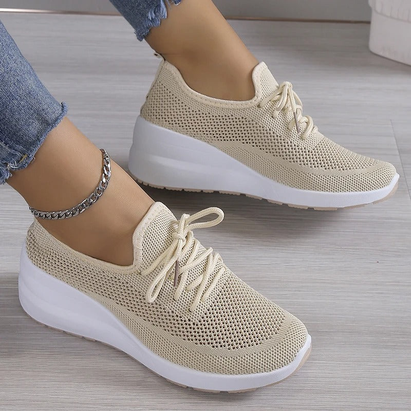 Scopri le nostre scarpe ortopediche, progettate per un comfort eccellente. Queste scarpe ortopediche sono anche scarpe ergonomiche che offrono il massimo sostegno. Perfette come scarpe comode per chi soffre di fascite plantare, queste calzature assicurano una postura corretta e un supporto plantare adeguato. Inoltre, le nostre scarpe ortopediche sono dotate di memory foam e sono antiscivolo. Leggere e pratiche, ti accompagneranno nei tuoi impegni quotidiani, garantendo comodità e stabilità.