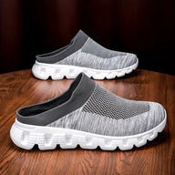 scarpe ortopediche, scarpe slip on, scarpe traspiranti, calzature antiscivolo, scarpe casual, scarpe leggere, scarpe comfort, stile casual uomo. Scarpe ortopediche con design slip on per una facile calzata, realizzate in materiali traspiranti e leggeri per il massimo comfort quotidiano. Calzature antiscivolo ideali per uno stile casual da uomo, perfette per chi cerca comfort, praticità e un look moderno.